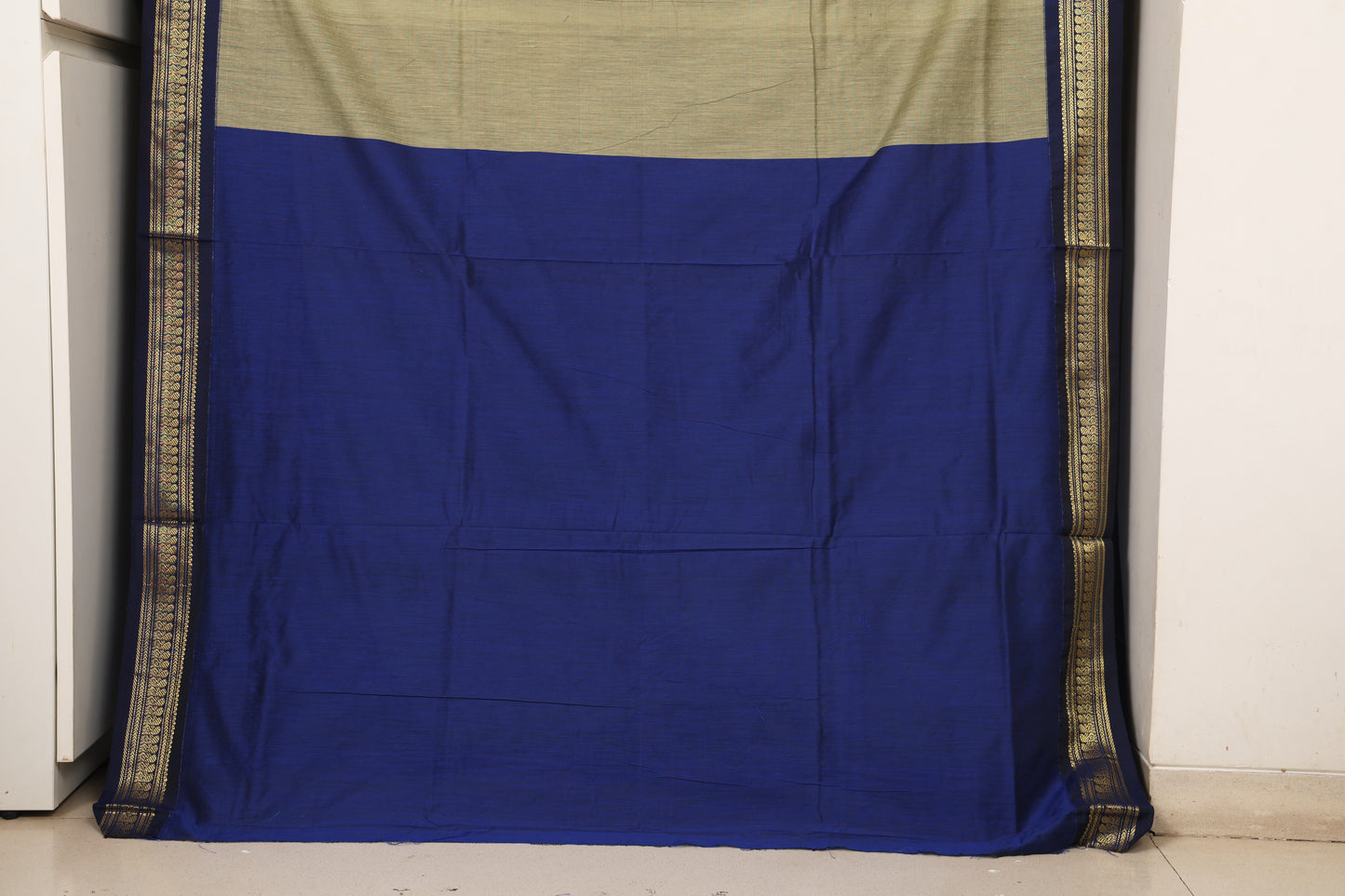 Ash Grey Gadwal Cotton Saree