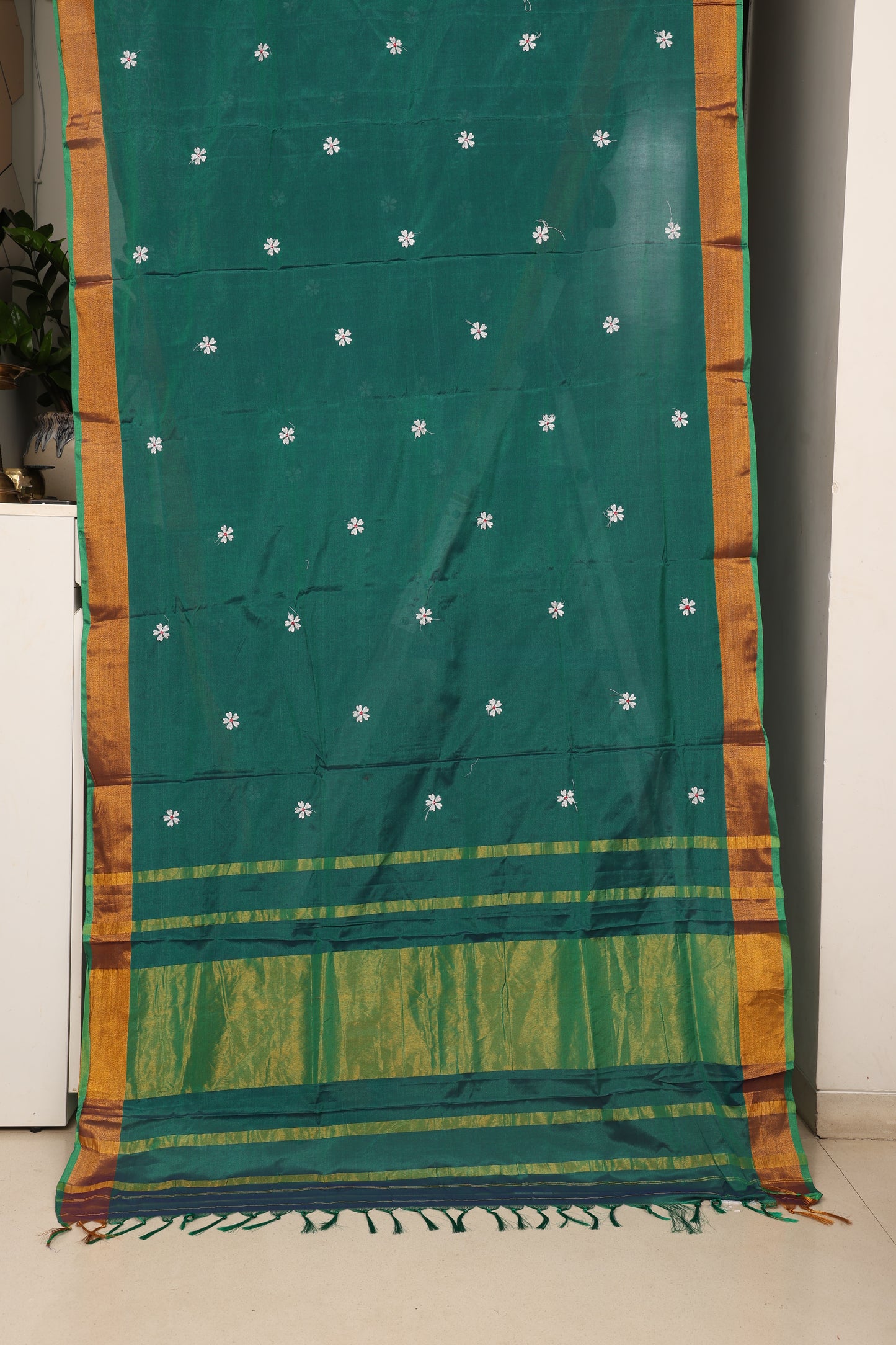 Emerald Green Kalanjali Floral Butti