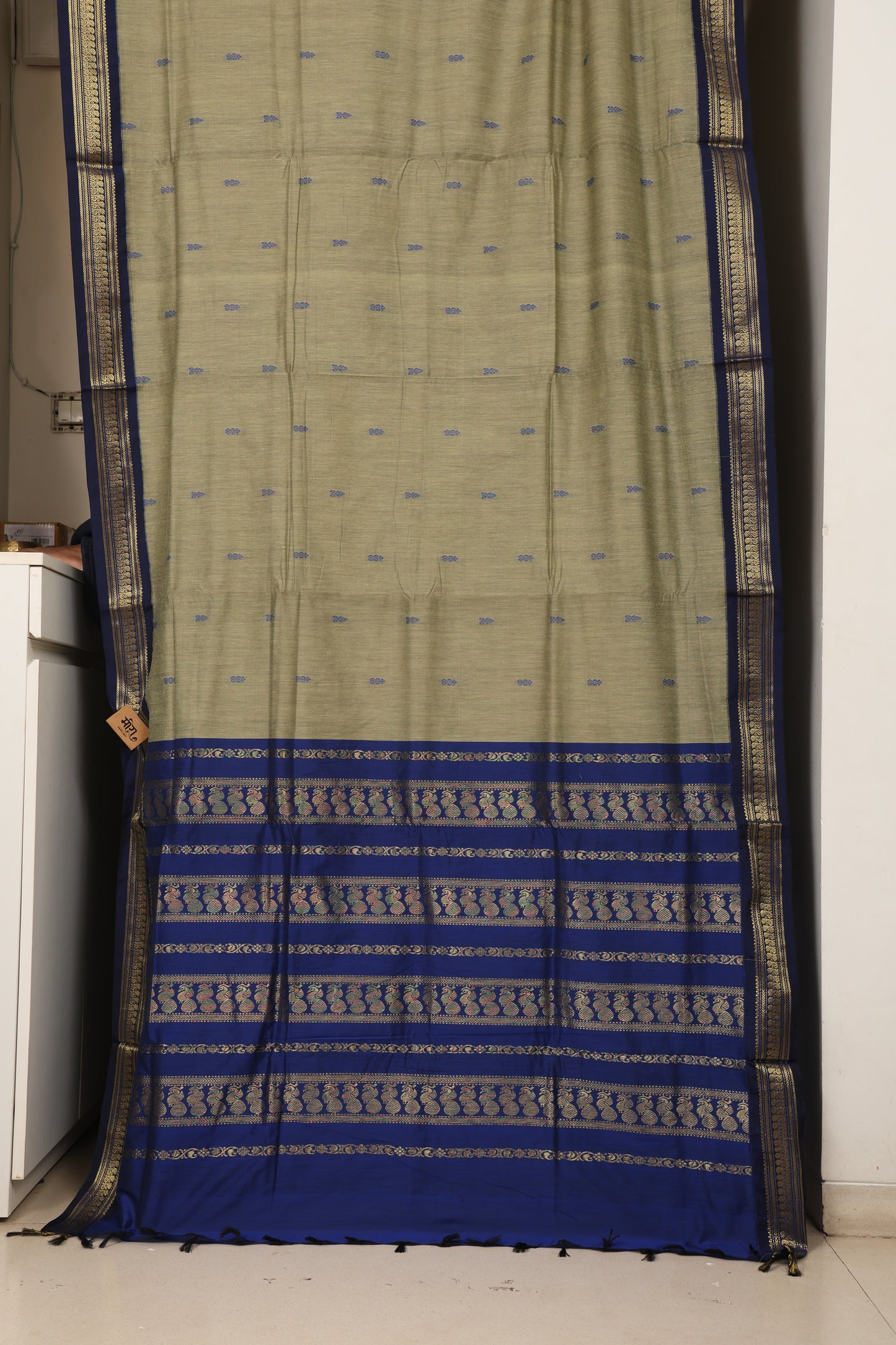 Ash Grey Gadwal Cotton Saree