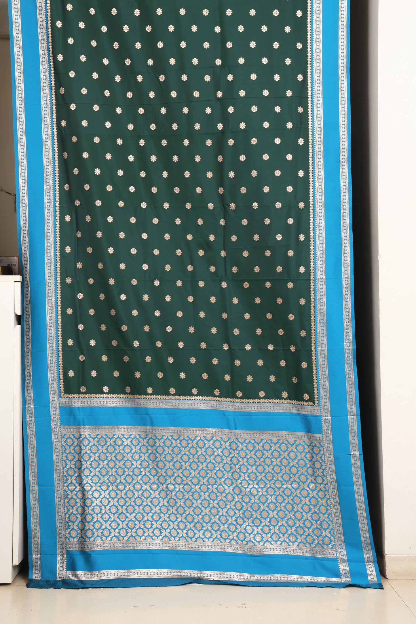 Bottle Green & Turquoise Blue Contrast Narayanpeth Saree