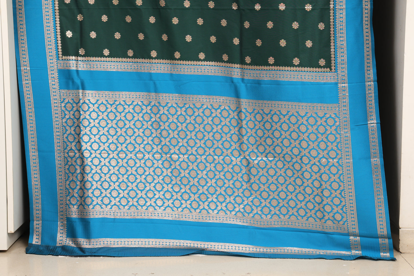 Bottle Green & Turquoise Blue Contrast Narayanpeth Saree