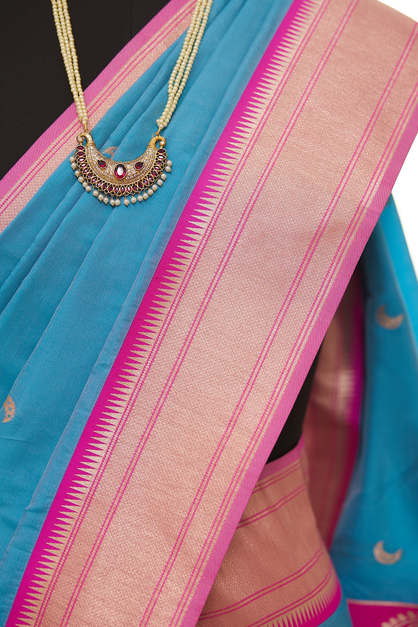 Sky Blue Chandrakor Butti Paithani