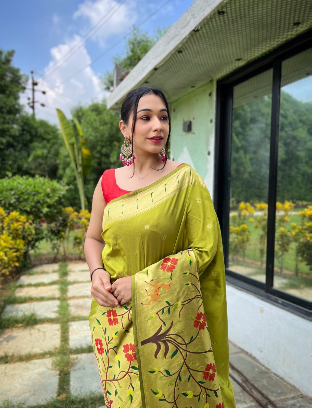 Parrot Green Floral Skirt Border Paithani