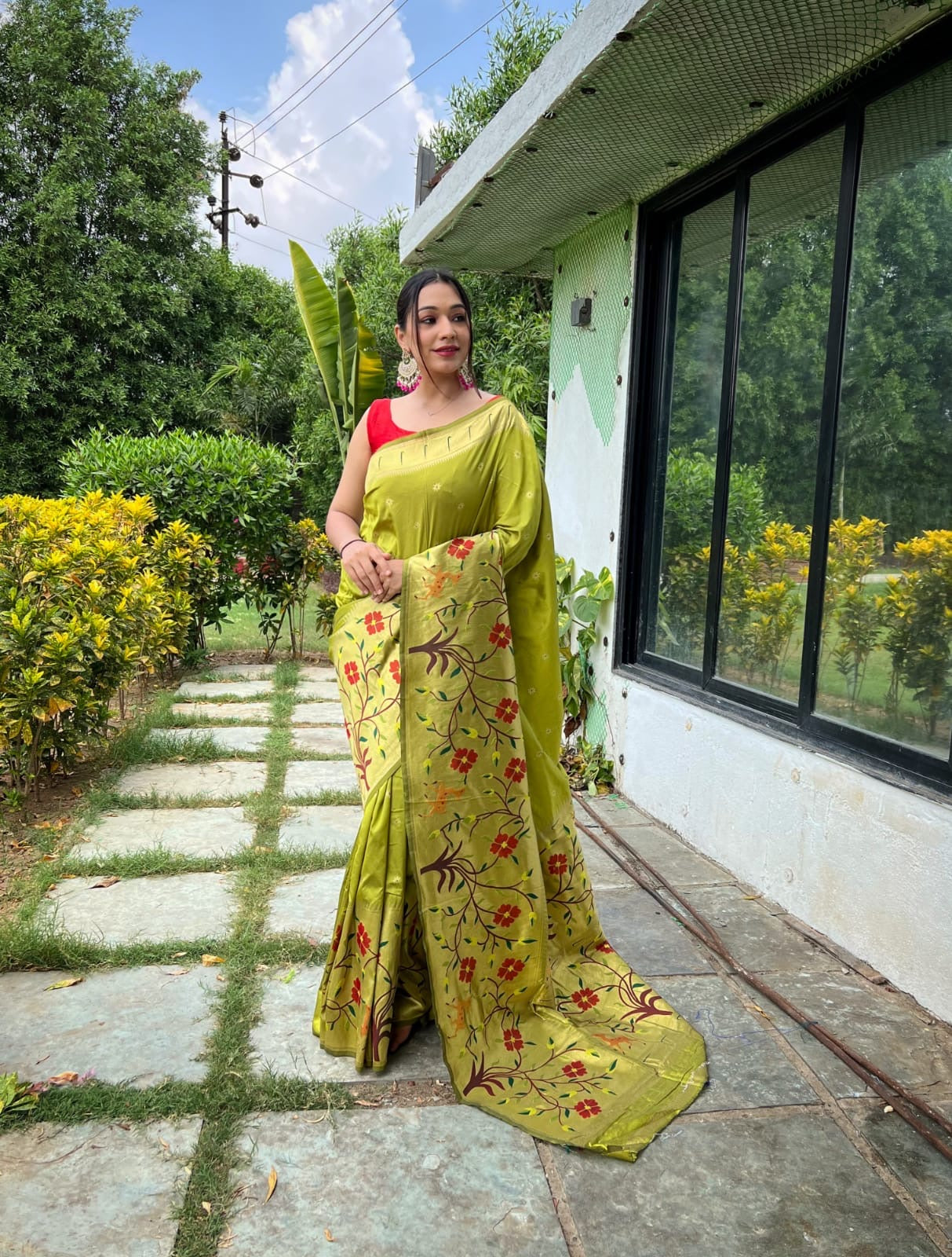 Parrot Green Floral Skirt Border Paithani