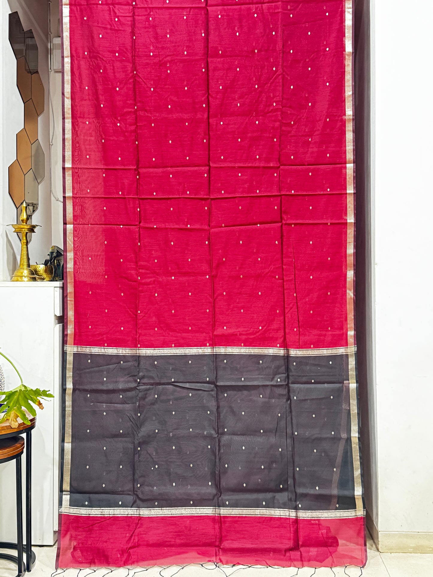 Maroon & Black Contrast Maheshwari Saree