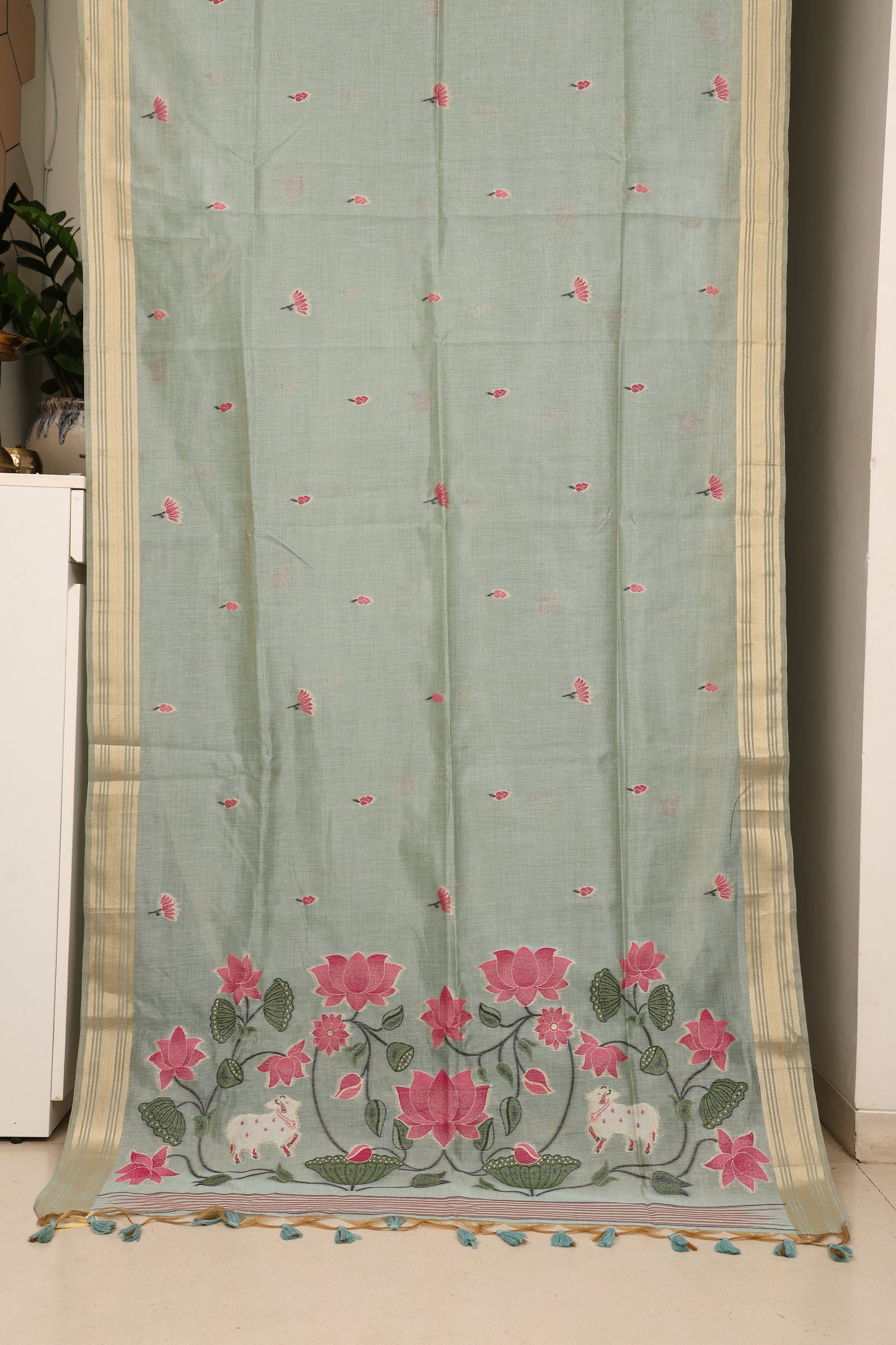 Pastel Mint Green Tissue Linen Paithani