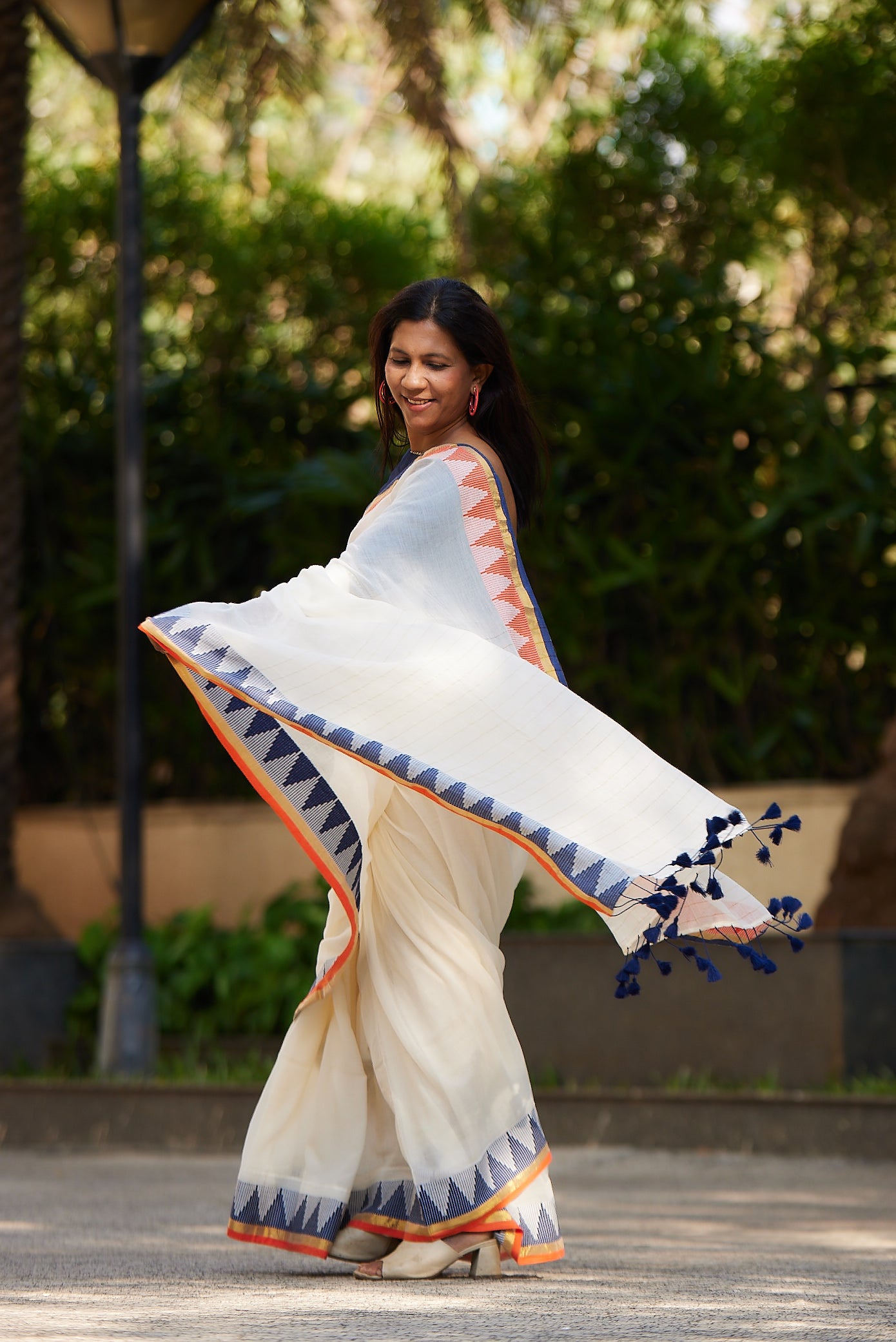 Mauve Cotton Zari Floral Motifs Saree with Tassels