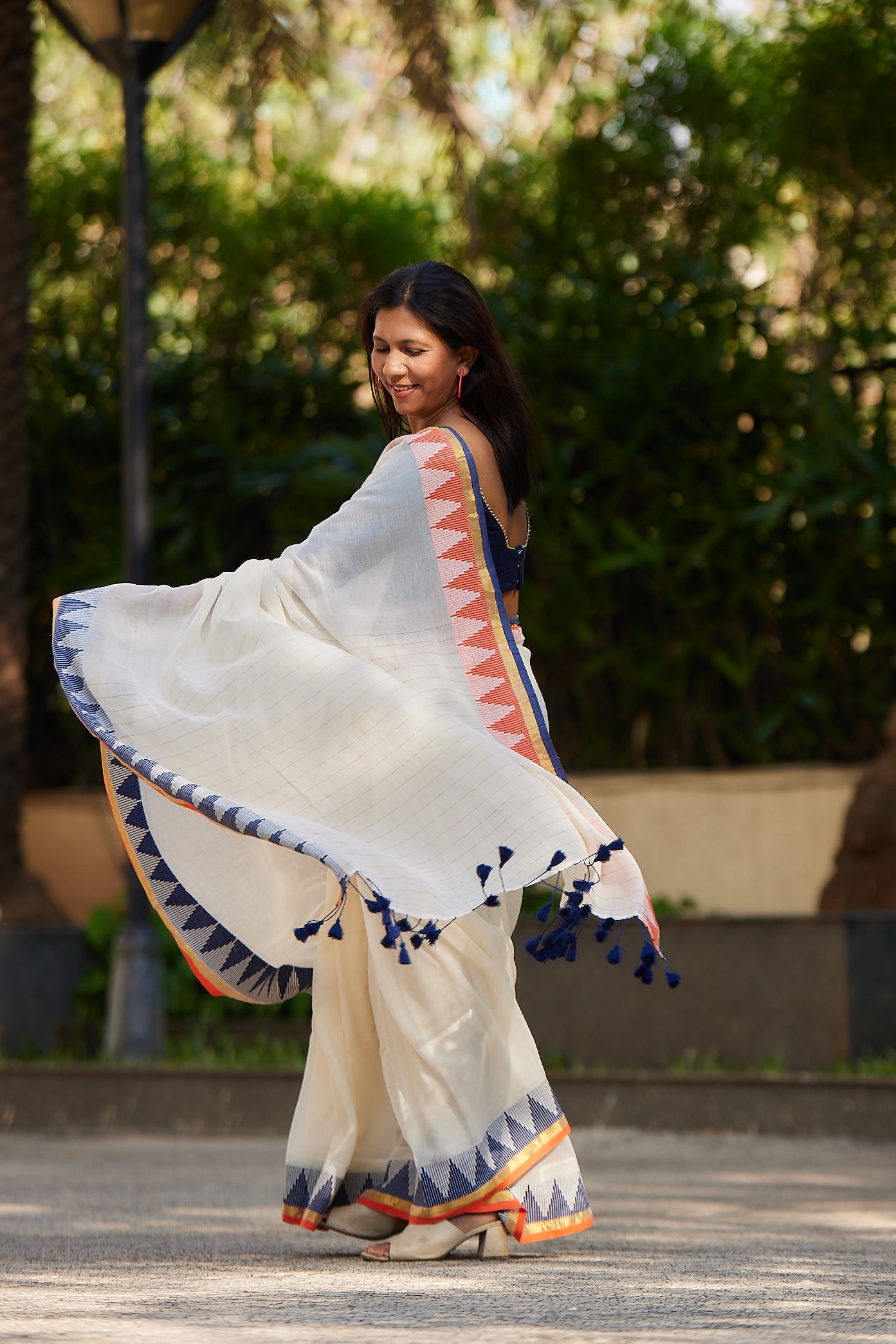 Mauve Cotton Zari Floral Motifs Saree with Tassels