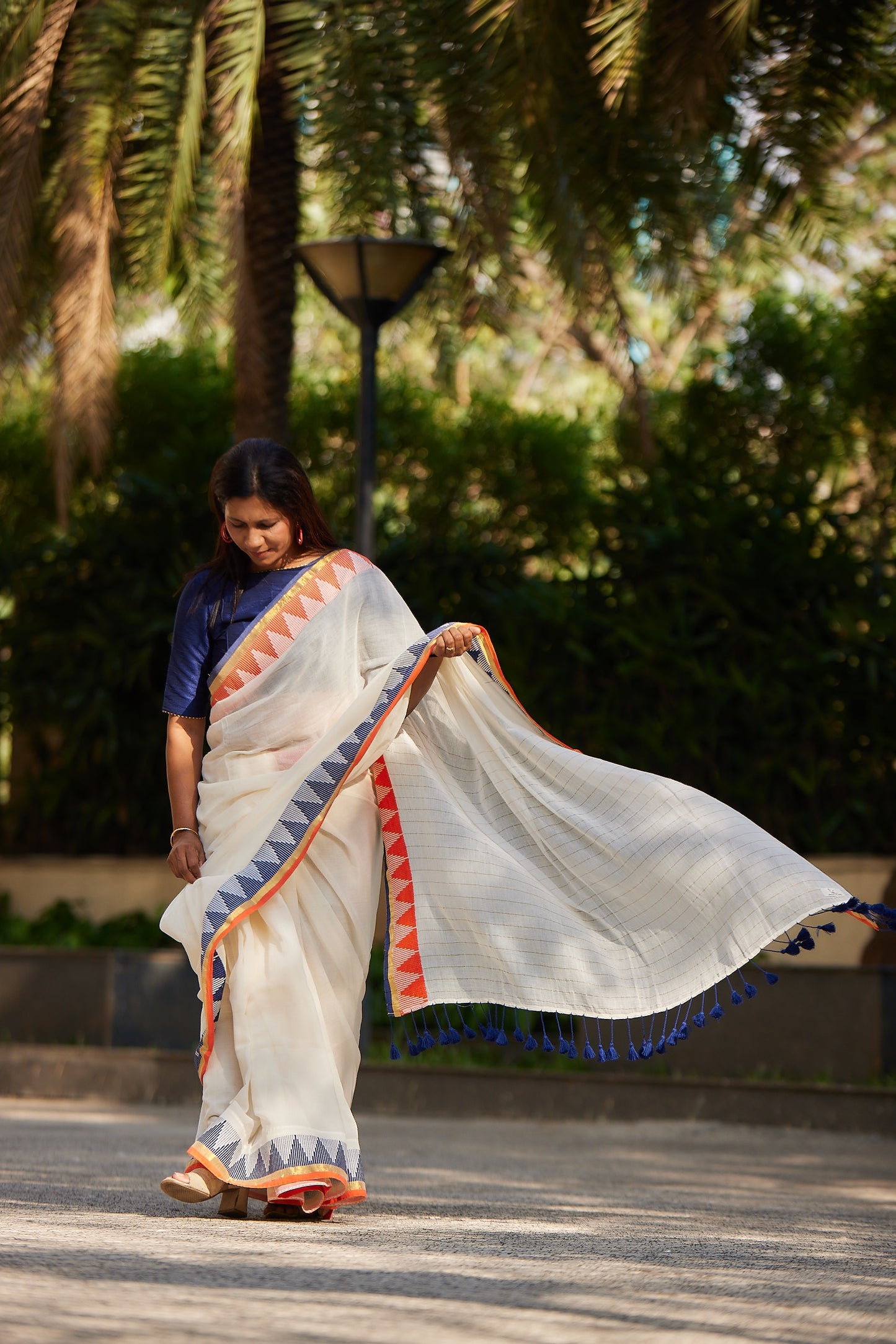 Mauve Cotton Zari Floral Motifs Saree with Tassels