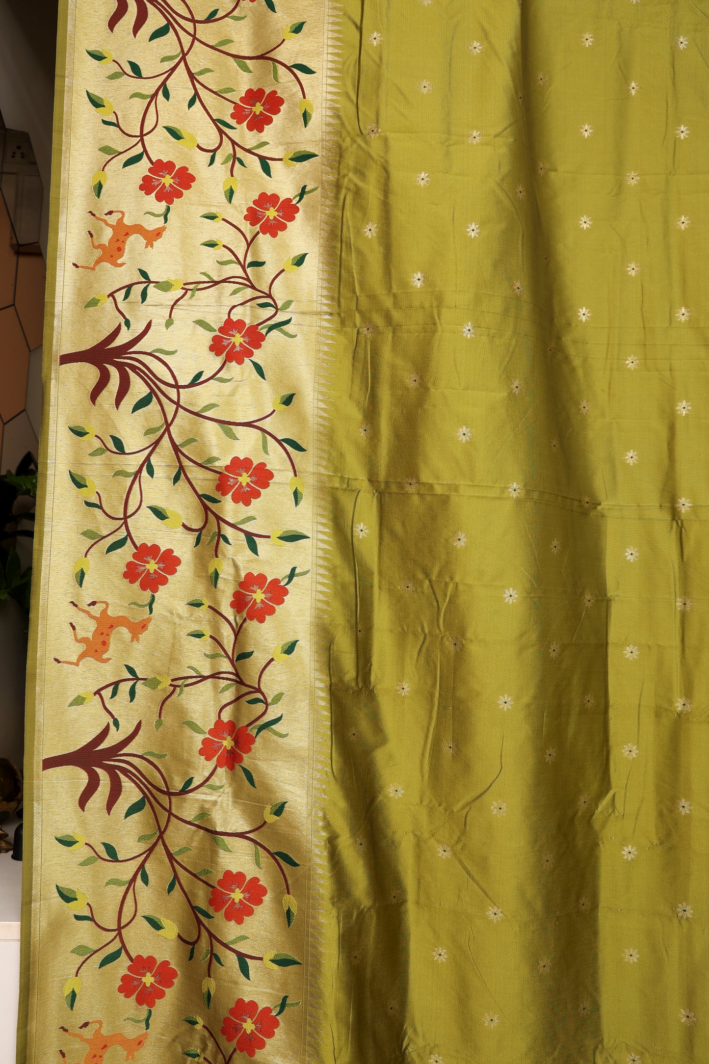 Parrot Green Floral Skirt Border Paithani