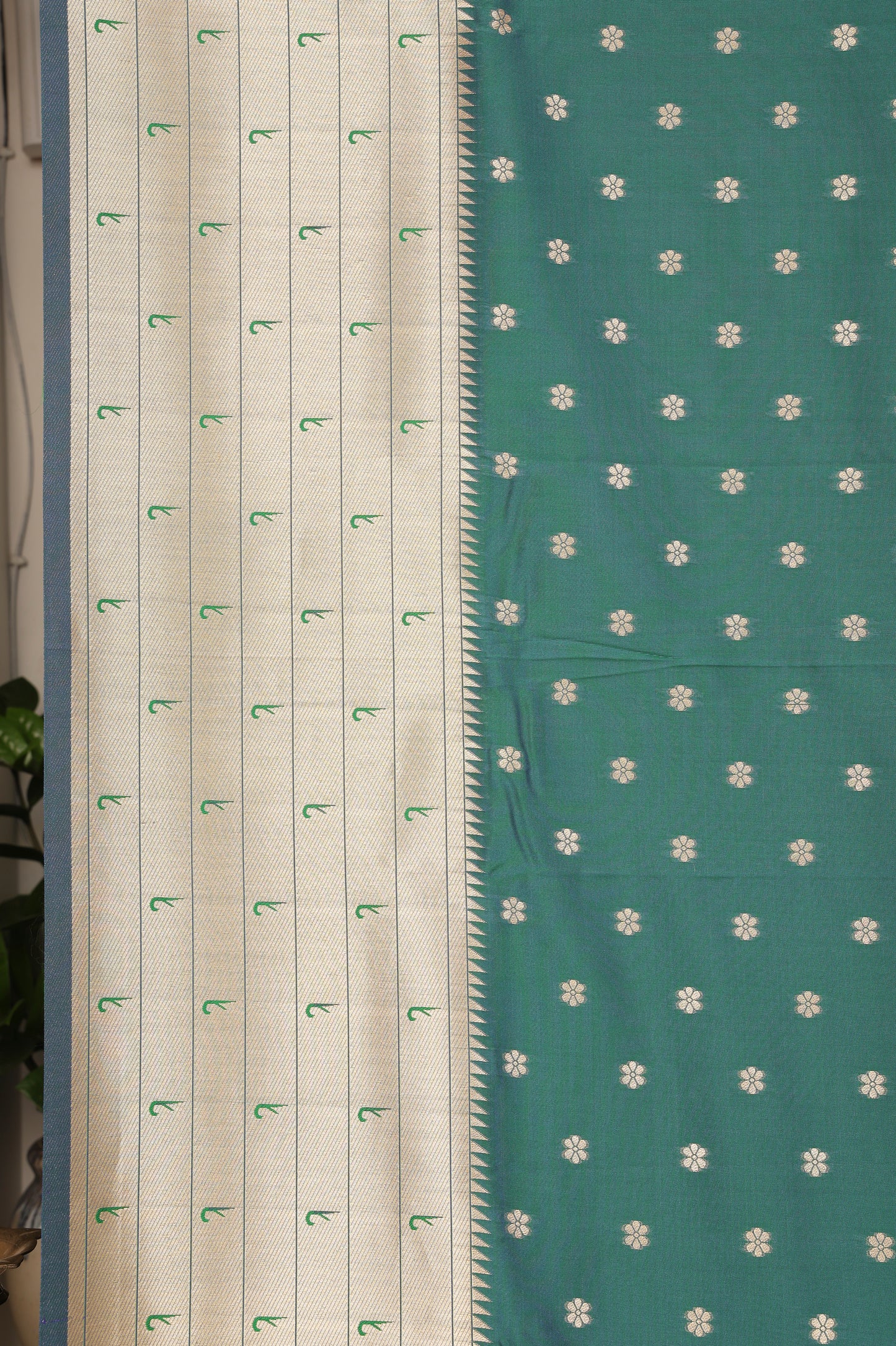Peacock Green Seven Rows Muniya Skirt Border Paithani