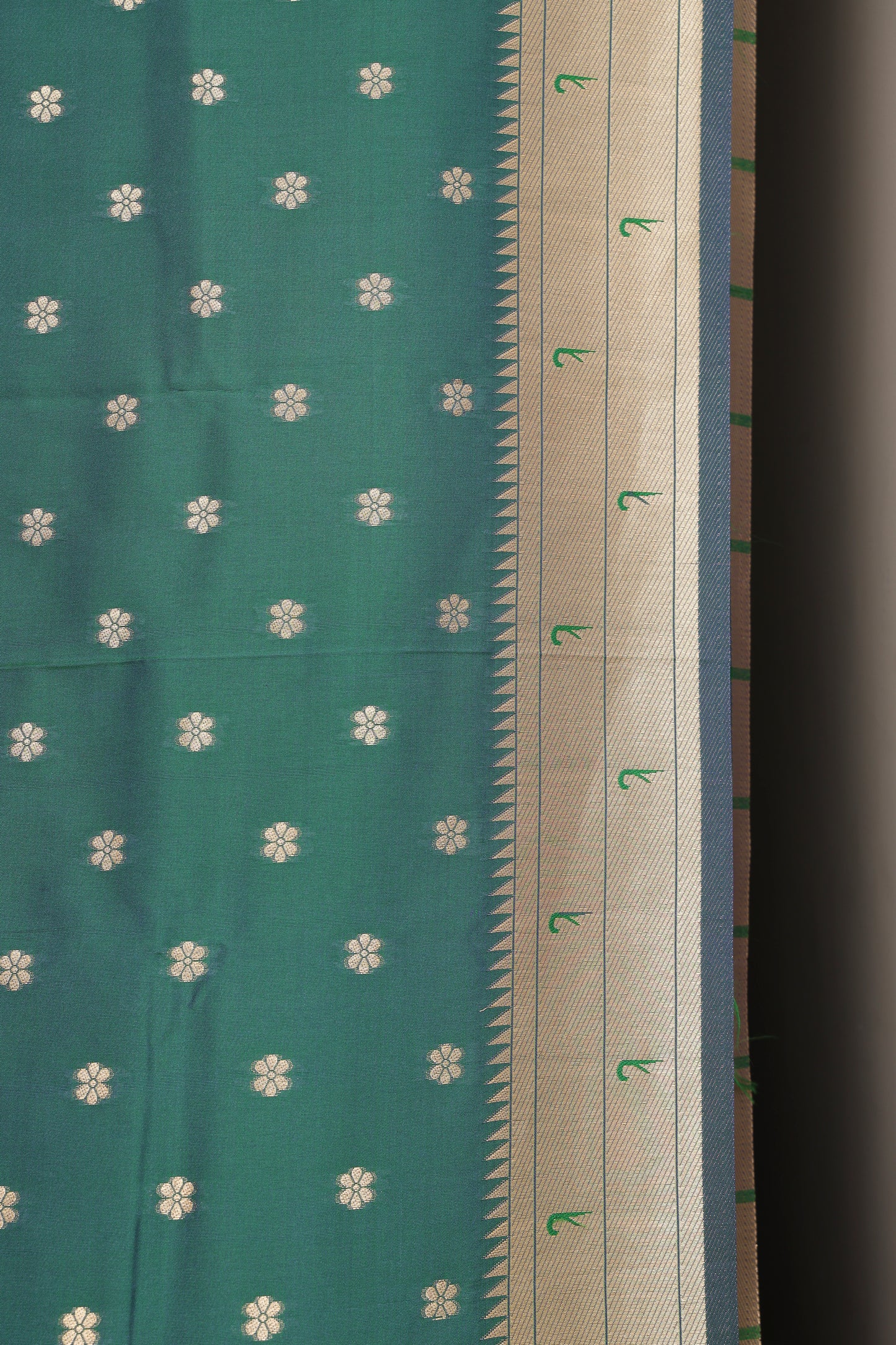 Peacock Green Seven Rows Muniya Skirt Border Paithani